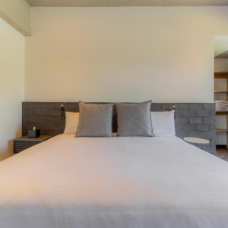 Park Condesa by Capitalia - Luxury Apartment, Balcony, Street View - 9