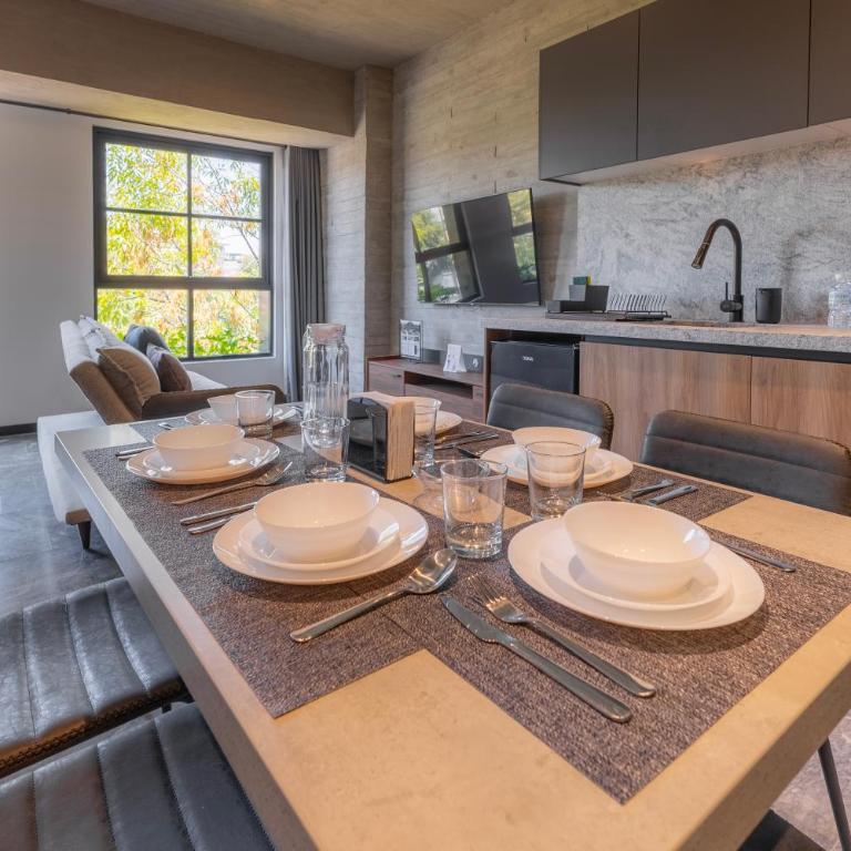 Park Condesa by Capitalia - Luxury Apartment, Balcony, Street View - 10
