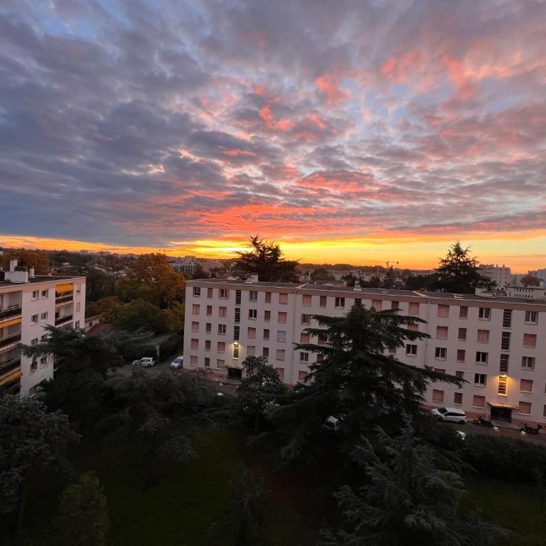 The Sunrise, Spacious, fully equipped, 2 parkings, 8p, tramway 1,2,4 - Apartment mit 3 Schlafzimmern - 14