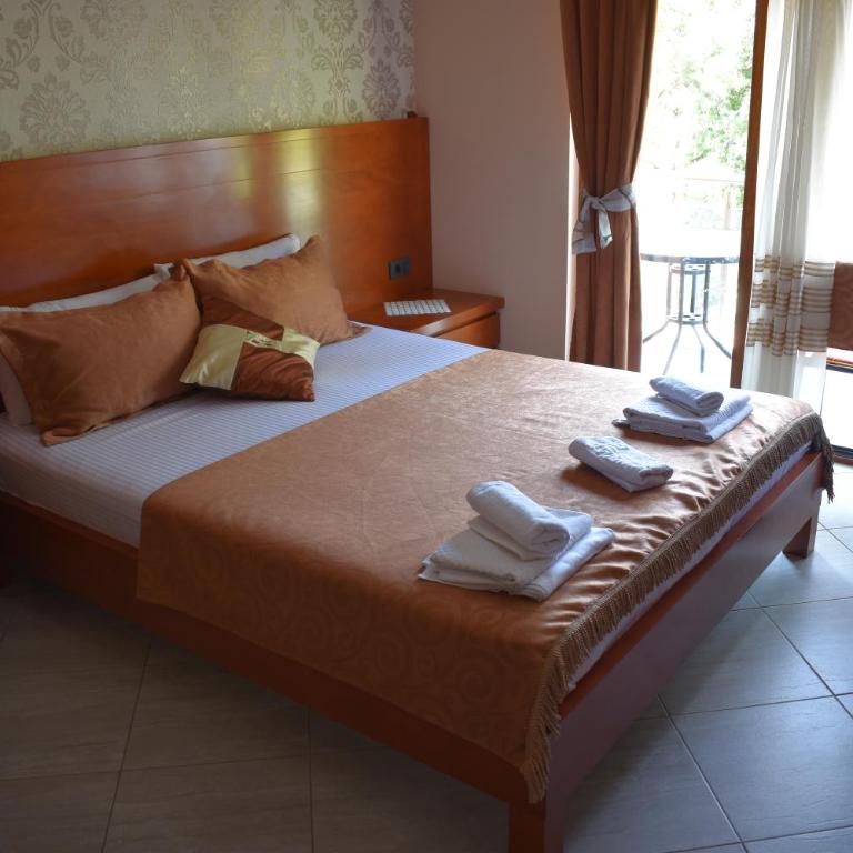 Hotel Velkom - Dvokrevetna soba sa Bračnim Krevetom, Terasom i Pogledom na More - 4