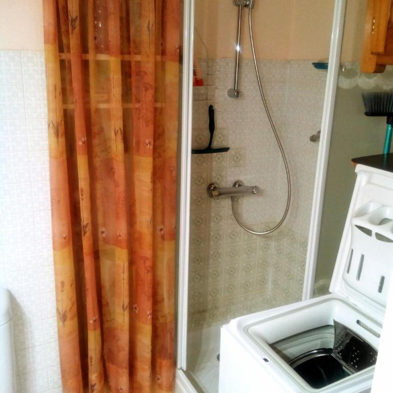 Studio Petite Provence vacances ou cure vue montagne - Studio with Balcony - 11