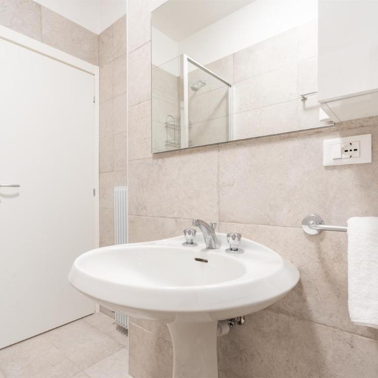 La Terrazza - Casa Baroni - Appartamento con 2 Camere da Letto e Balcone - 15