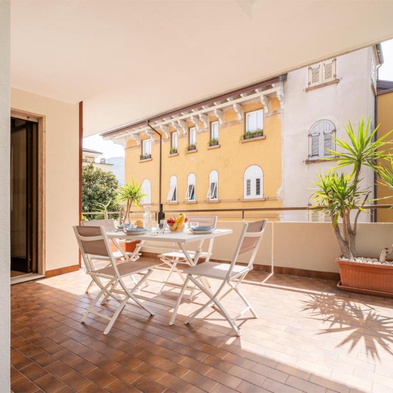 La Terrazza - Casa Baroni - Appartamento con 2 Camere da Letto e Balcone - 2