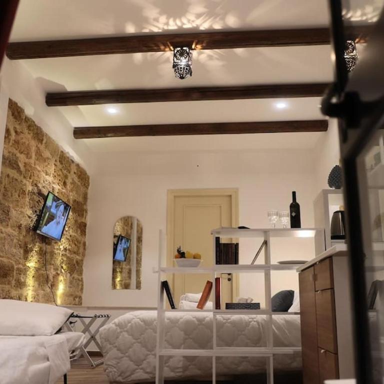 Casuzza palazzo storico, Stazione Centrale Palermo - Appartamento - Piano Terra - 25
