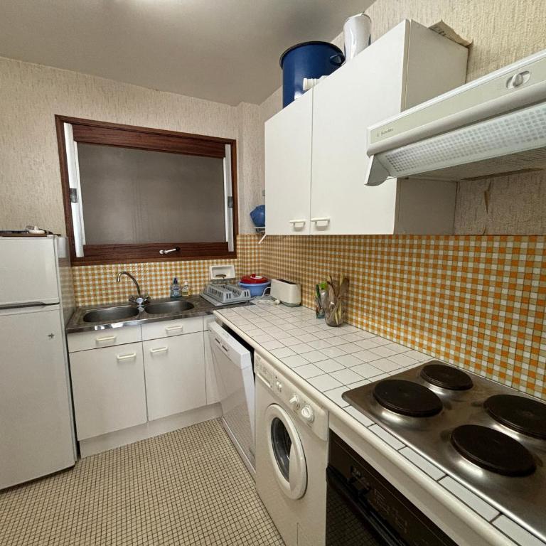 Appartement 2 chambres face à la mer avec balcon et wifi - FR-1-197-428 - Apartment (4 Adults) - 10