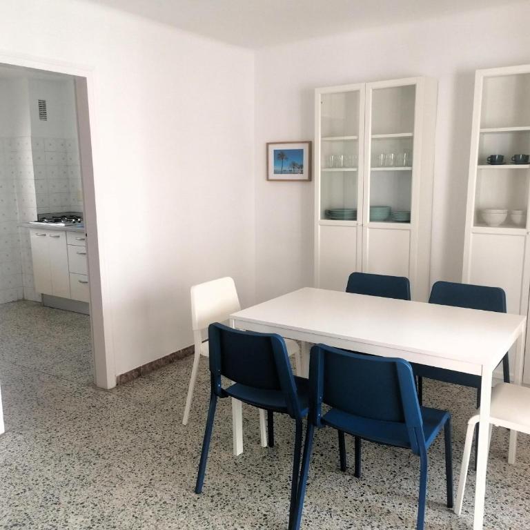 Apartamento en 2ª línea de playa con terraza, parking y WIFI, cerca de comercios. - ES-258-119 - Apartment - 6