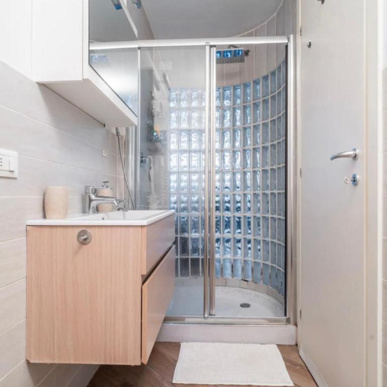 Glass Loft - One-Bedroom House - 5
