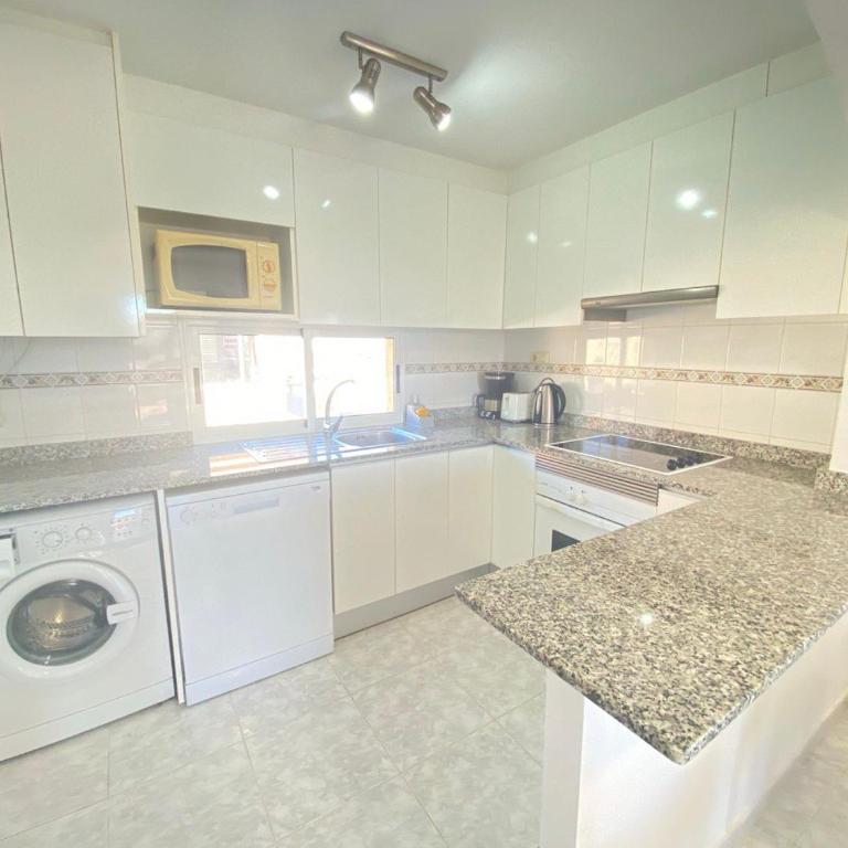 Sea view apartments, Torrevieja, La Mata - Three-Bedroom Apartment - 10