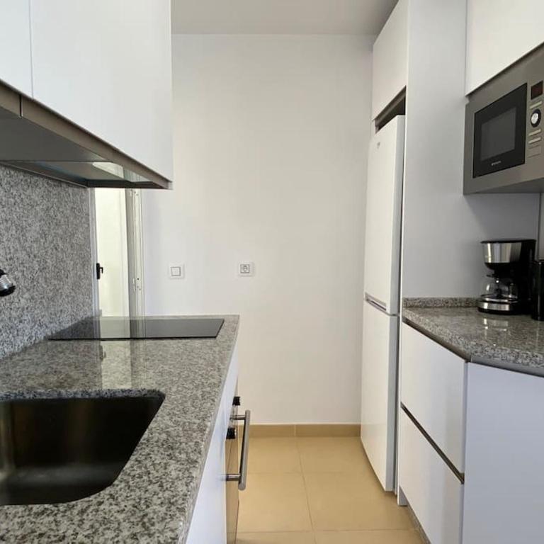 City & Beach Top-Floor Apartment - Two-Bedroom Apartment - 12
