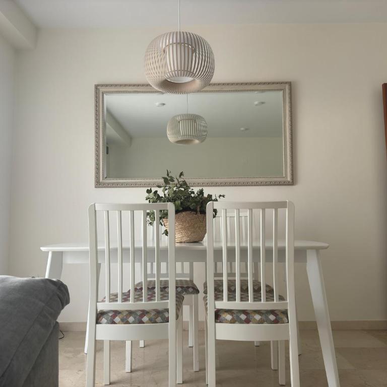 Dúplex céntrico con terraza y parking gratuito - Two-Bedroom Apartment - 17