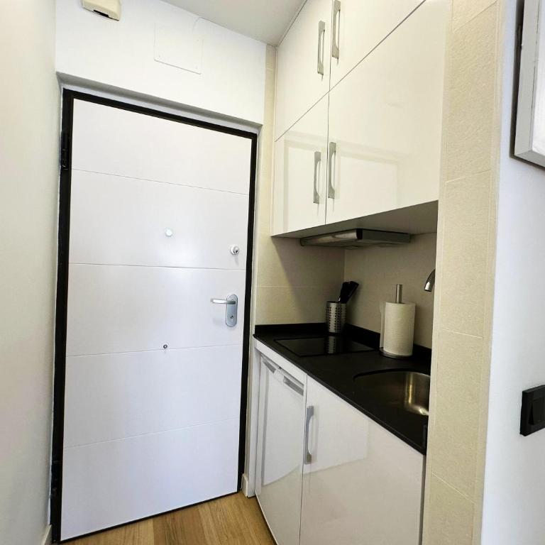 Top Floor Sea View Central Apartment with Seasonal Pool Walking Distance to the Beach by Namaste Elite - Estudio con vistas al mar - 20