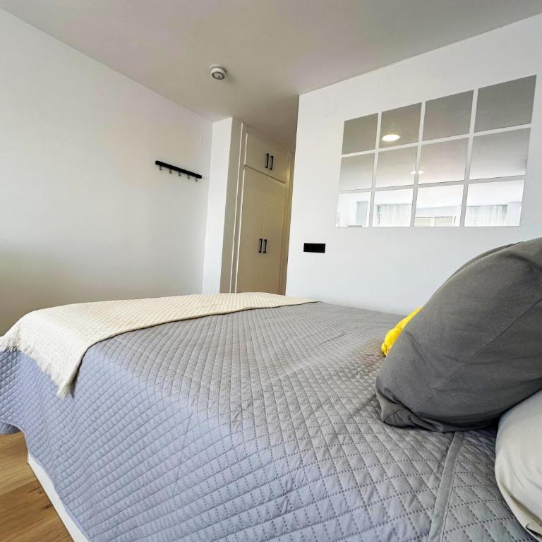 Top Floor Sea View Central Apartment with Seasonal Pool Walking Distance to the Beach by Namaste Elite - Estudio con vistas al mar - 9