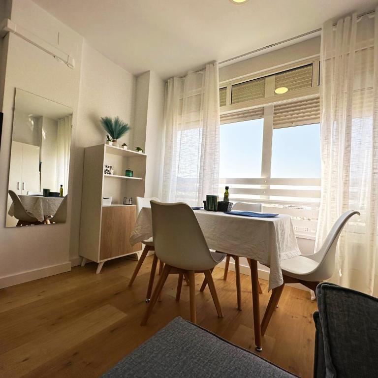 Top Floor Sea View Central Apartment with Seasonal Pool Walking Distance to the Beach by Namaste Elite - Estudio con vistas al mar - 2