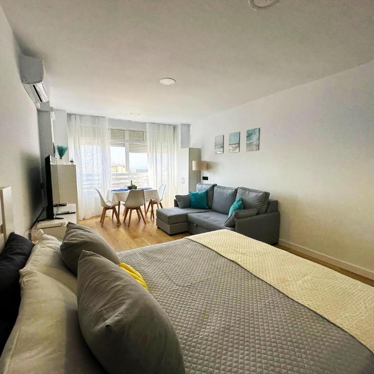 Top Floor Sea View Central Apartment with Seasonal Pool Walking Distance to the Beach by Namaste Elite - Estudio con vistas al mar - 4