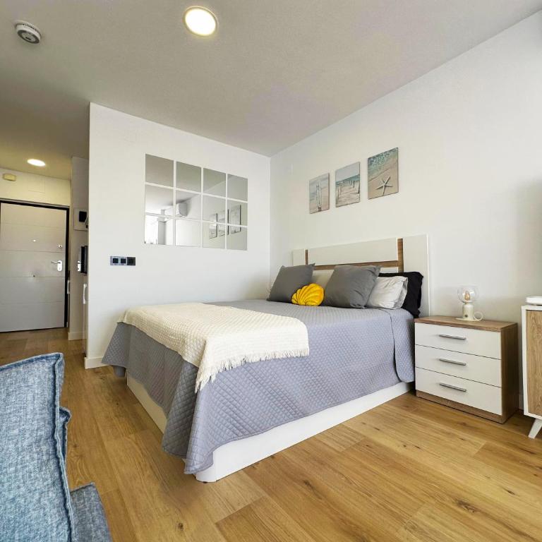 Top Floor Sea View Central Apartment with Seasonal Pool Walking Distance to the Beach by Namaste Elite - Estudio con vistas al mar - 11