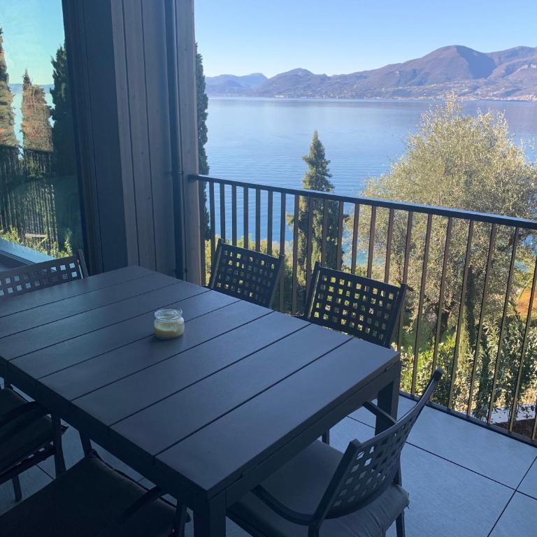 3 Zimmer Apartment am Gardasee mit traumhaften Seeblick und Pool in Torri del Benaco - Appartamento - 2