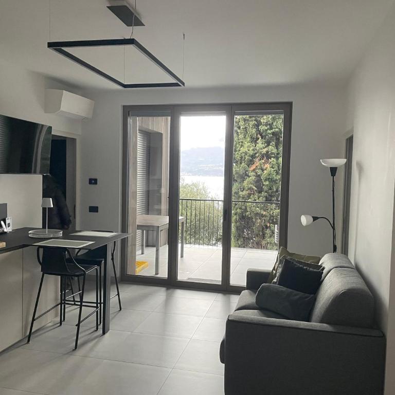 3 Zimmer Apartment am Gardasee mit traumhaften Seeblick und Pool in Torri del Benaco - Appartamento - 4