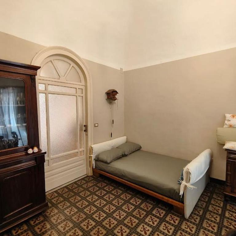 RetroEtnea - Appartamento in centro storico - con camere comunicanti - Appartamento con 2 Camere da Letto - 3