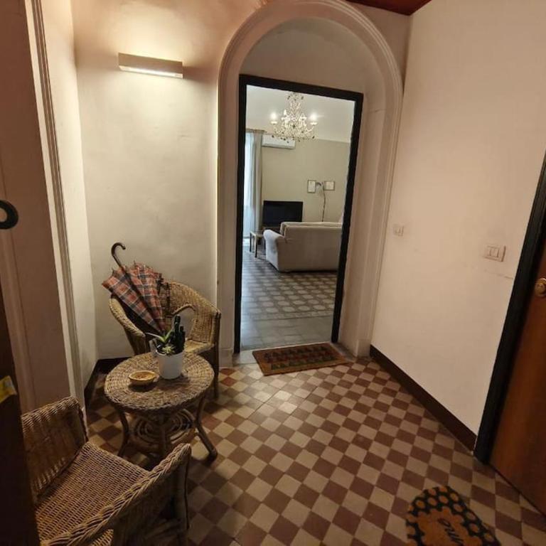 RetroEtnea - Appartamento in centro storico - con camere comunicanti - Appartamento con 2 Camere da Letto - 4