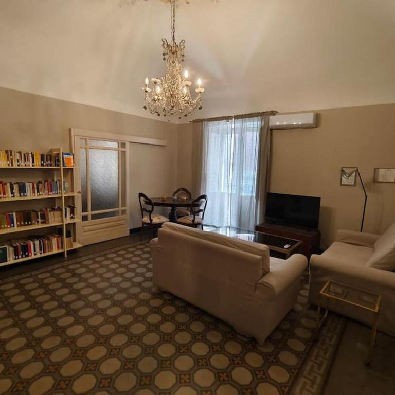 RetroEtnea - Appartamento in centro storico - con camere comunicanti - Appartamento con 2 Camere da Letto - 8