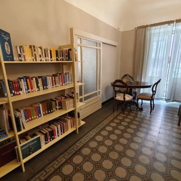 RetroEtnea - Appartamento in centro storico - con camere comunicanti - Appartamento con 2 Camere da Letto - 9