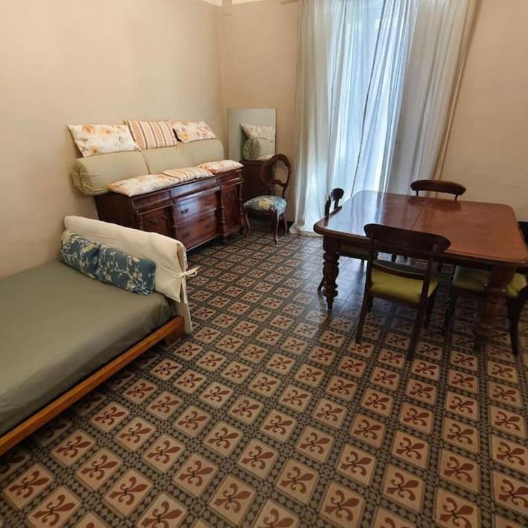 RetroEtnea - Appartamento in centro storico - con camere comunicanti - Appartamento con 2 Camere da Letto - 15