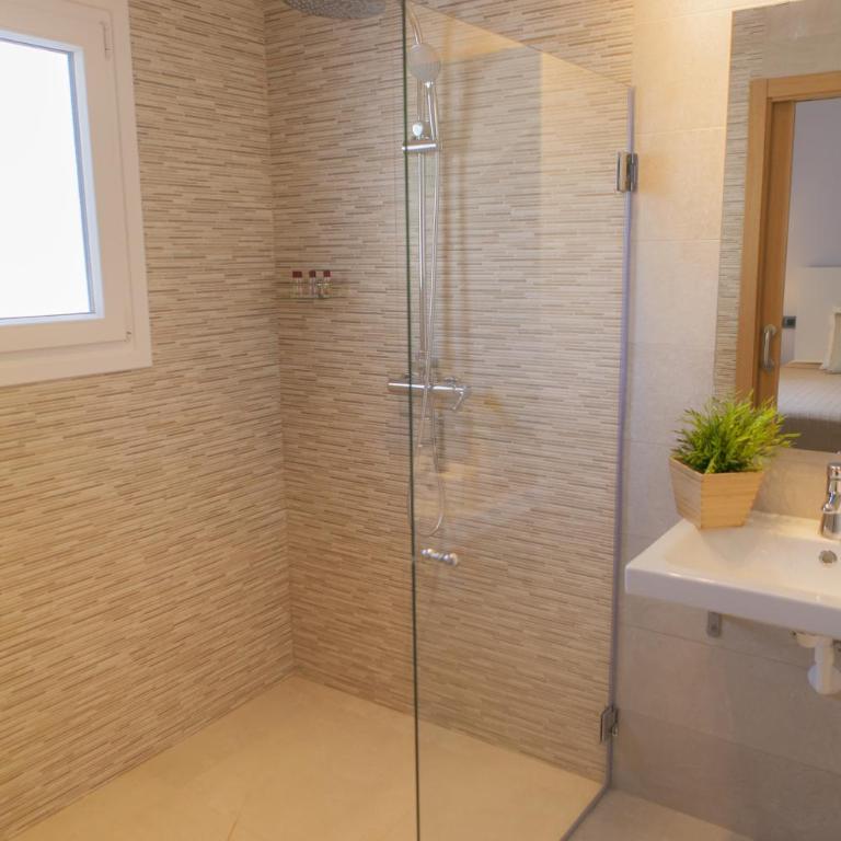 Hotel Novomar - Habitación Triple adaptada para personas con movilidad reducida - 3