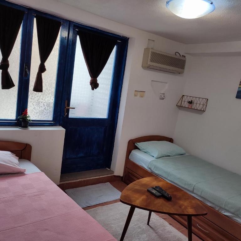 Bay Mola Home - One-Bedroom Apartment - 10