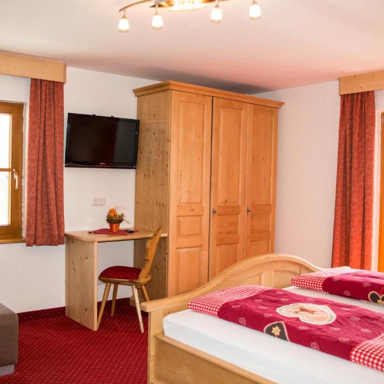Pension Carina - Comfort Doppelzimmer mit Balkon und Seeblick - 2
