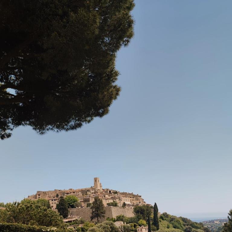 Provencal Escape - Suite with City View - 35