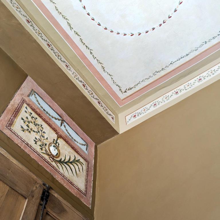 Provencal Escape - Suite with City View - 7