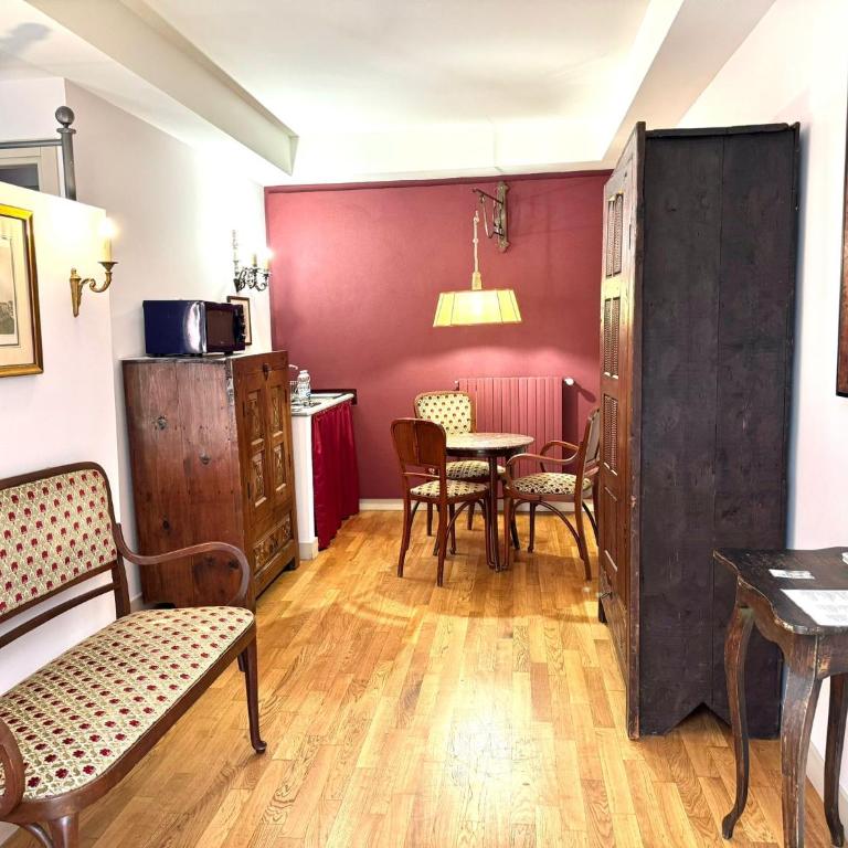 Porta Palace Apartments - Apartment with Private Garden - 2