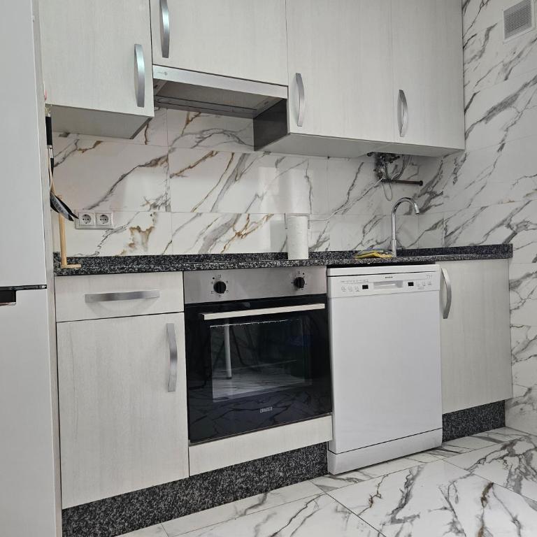 1A114 Apto moderno en Gijón by R2R Consulting - Apartamento de 3 dormitorios - 12