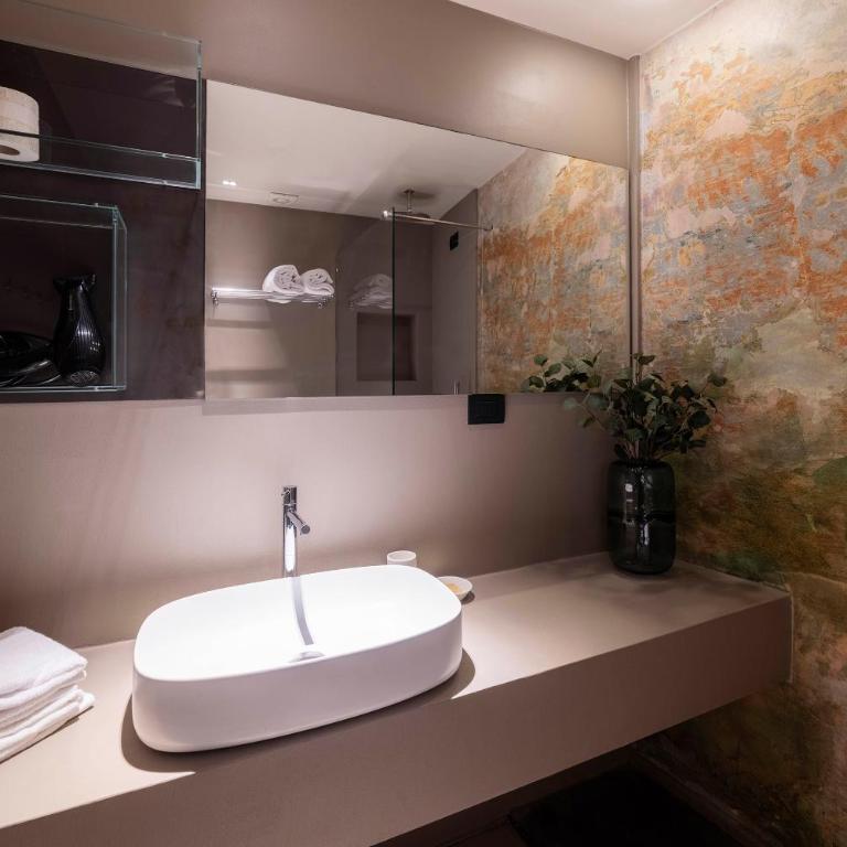San Gottardo 19 - Double Room with Private Bathroom - 4