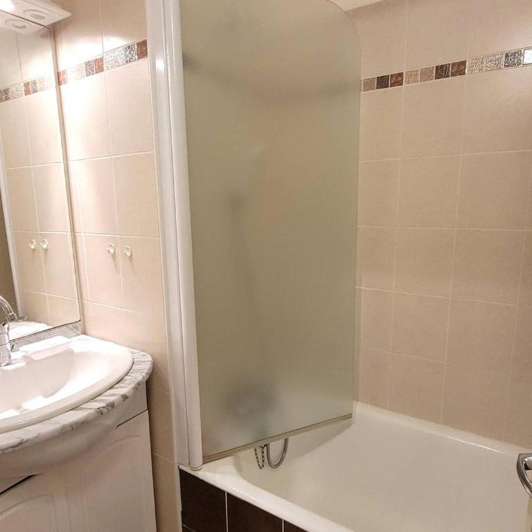 Studio Montagne 5 pers. - Terrasse Sud - Proche Commerces et Activités - FR-1-393-5 - Estudio - 10