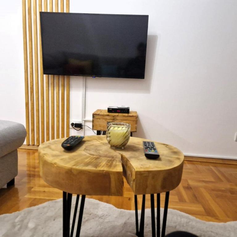Apartment Holiday - Apartman sa Pogledom na Planinu - 2