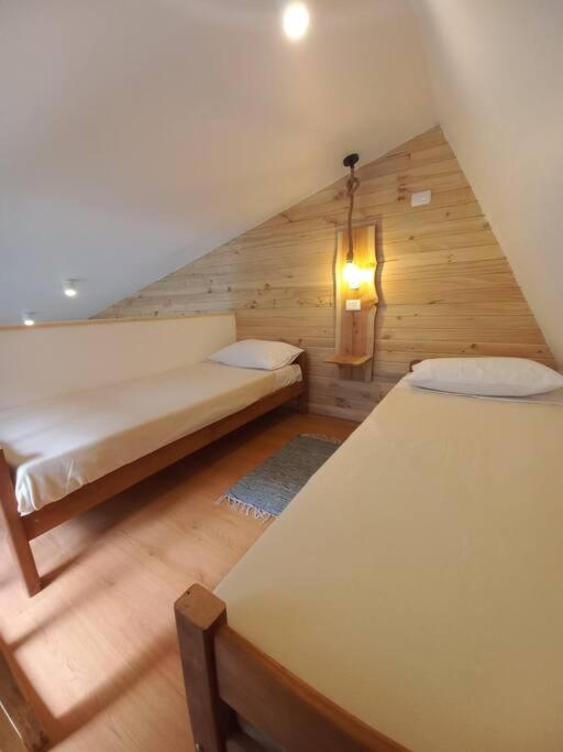 En Bosque, con Río, sin vecinos y Wifi Starlink - Two-Bedroom House - 13