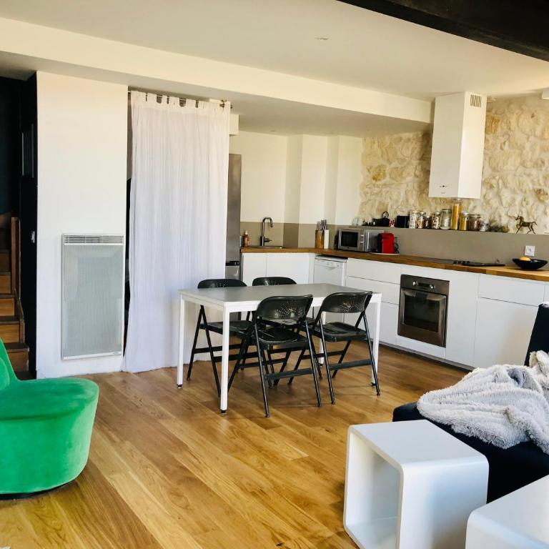 Joli duplex avec terrasse - Three-Bedroom Apartment - 8