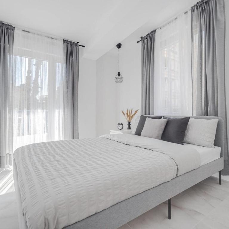 Princesa Blanka by ZANIS - Three-Bedroom Apartment - 4
