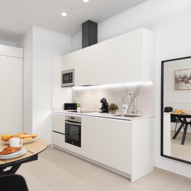 Myflats Luxury Cathedral - Studio - 8