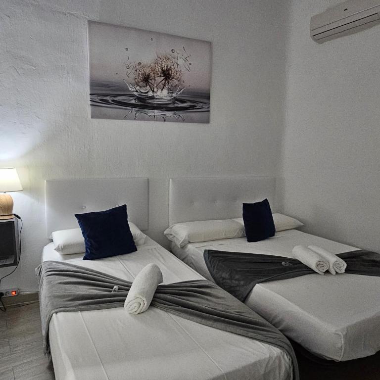 Casa Lemus - Camera Matrimoniale con Letto Supplementare e Bagno Privato - 1