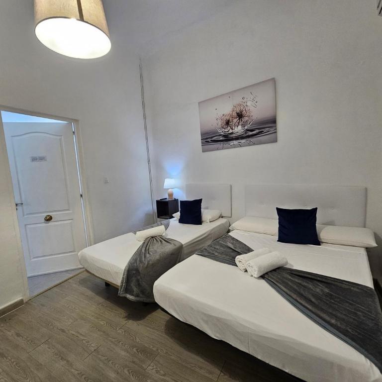 Casa Lemus - Camera Matrimoniale con Letto Supplementare e Bagno Privato - 2