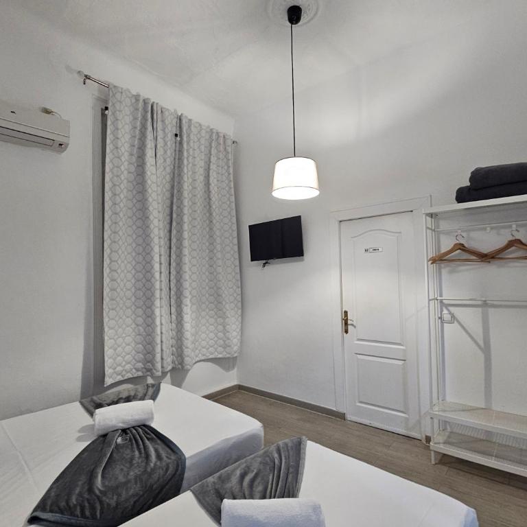 Casa Lemus - Camera Matrimoniale con Letto Supplementare e Bagno Privato - 3