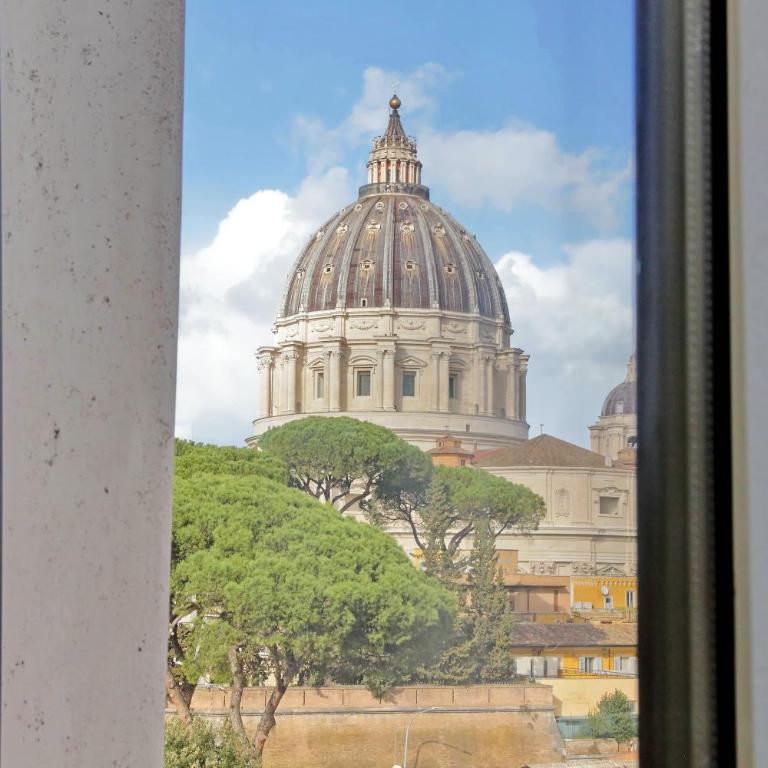 YCH-Una finestra sulla Cupola di San Pietro - Appartamento con 2 Camere da Letto - 1