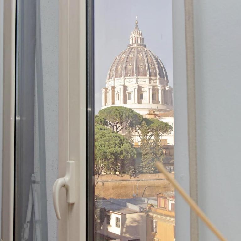 YCH-Una finestra sulla Cupola di San Pietro - Appartamento con 2 Camere da Letto - 21