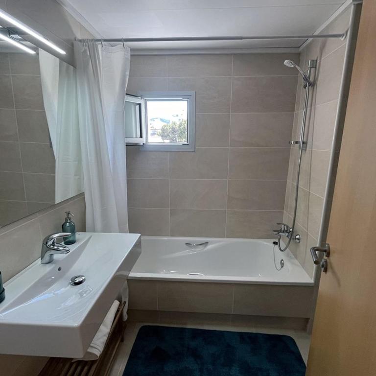 2-bedroom brand new apartment steps from the beach - Two-Bedroom Apartment - 19