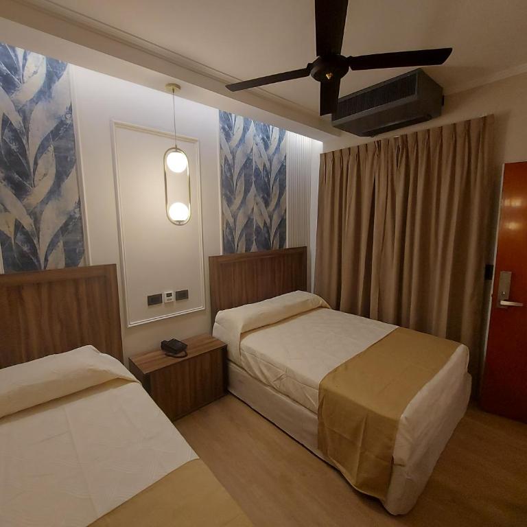 Hotel Internacional - Superior Triple Room - 1