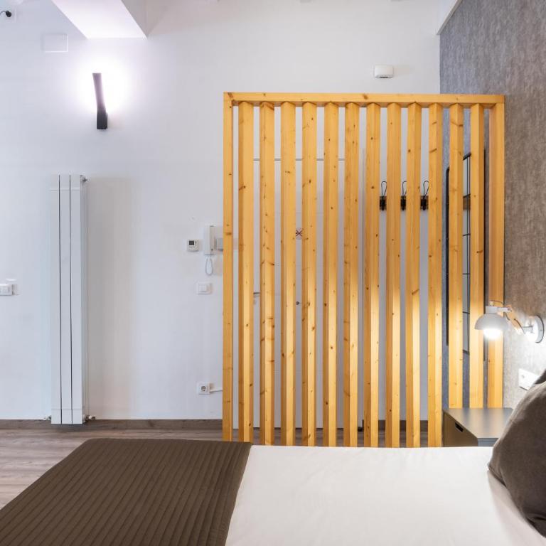 Beautiful renovated Loft minutes from the beach - One-Bedroom Apartment - 20