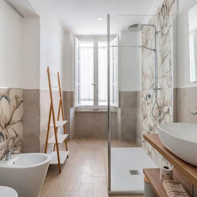 B&B Affittacamere Via del Centro - Camera Quadrupla con Bagno Privato Esterno - 8