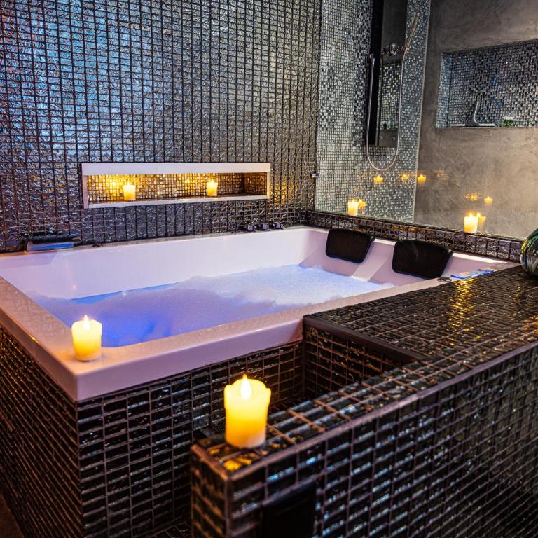 Suite Romantique - Suite Deluxe Venezia avec Baignoire Spa - 6